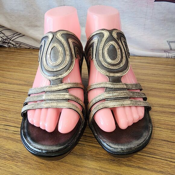 NAOT ENCHANT Sz 6/6.5 Metallic Gold Leather Small Wedge Slide On Boho Sandals - Picture 4 of 10